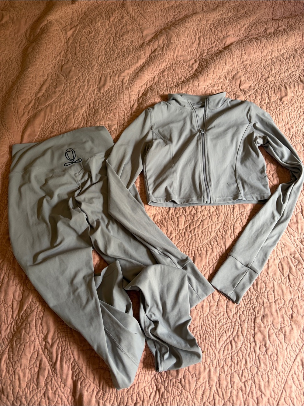 Cropped Zip-Front Active Jacket & High-Waist Leggings Set - Gray